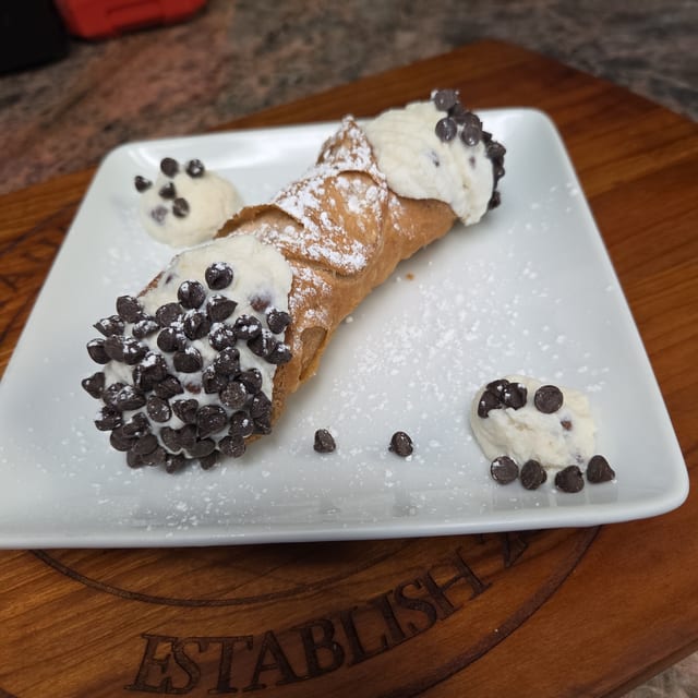 Cannolis.