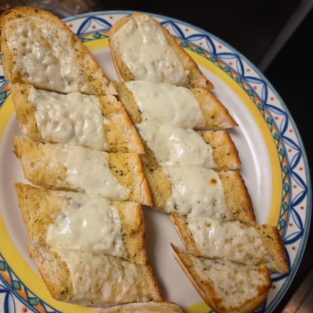 Garlic Bread w Cheese.