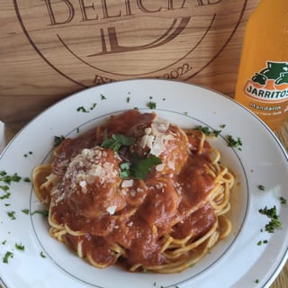Spaguetti & meatballs w tomato sauce